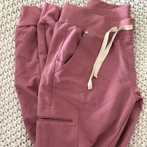 Figs Women's Joggers in mauve. Small tall